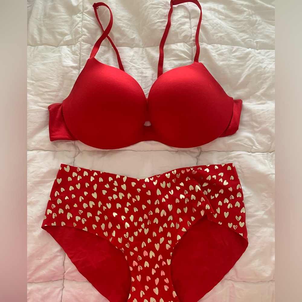 La Senza 36 B Ruby red push up bra ( matches heart panties posted separate)
